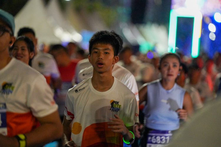 Race photo from PIK NITE RUN 2025