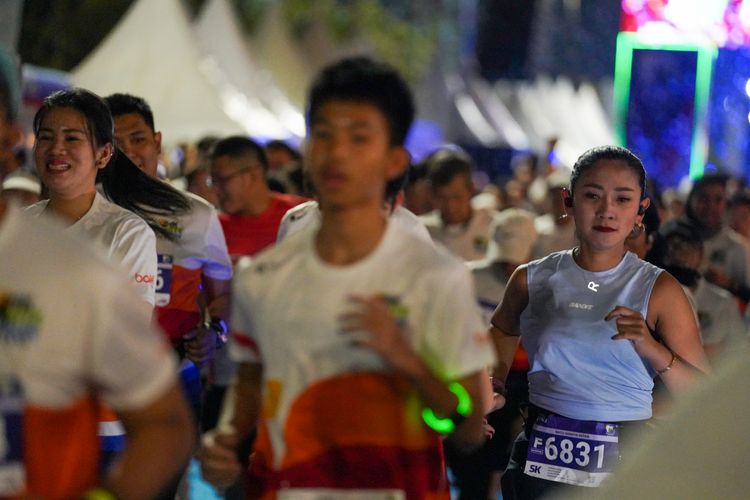 Race photo from PIK NITE RUN 2025
