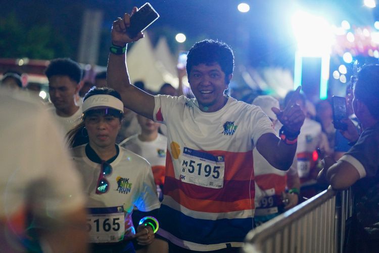 Race photo from PIK NITE RUN 2025