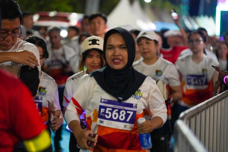 Race photo from PIK NITE RUN 2025