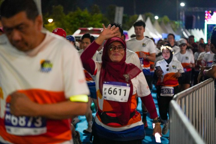 Race photo from PIK NITE RUN 2025