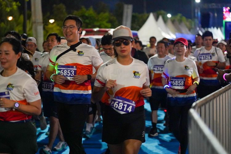 Race photo from PIK NITE RUN 2025