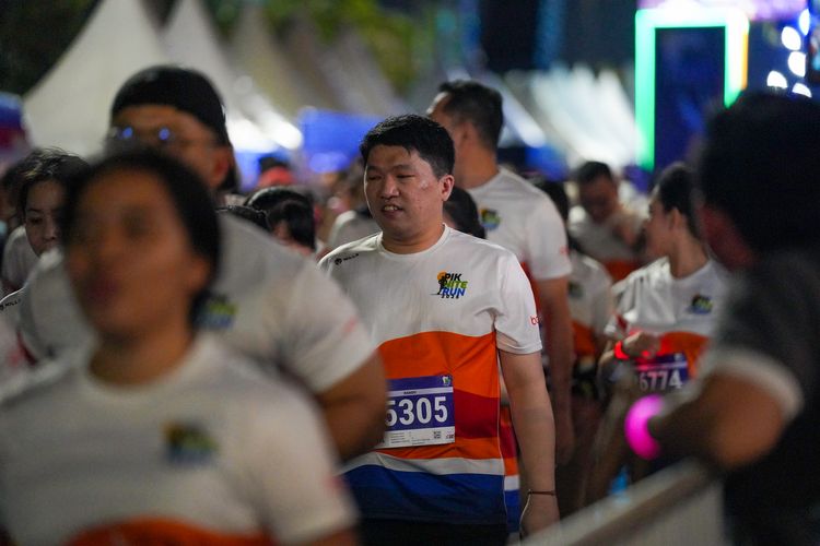 Race photo from PIK NITE RUN 2025