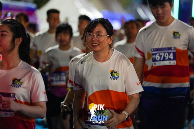 Race photo from PIK NITE RUN 2025