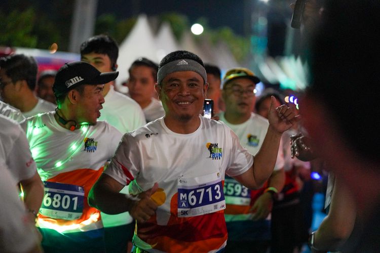 Race photo from PIK NITE RUN 2025