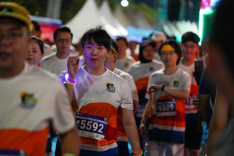 Race photo from PIK NITE RUN 2025