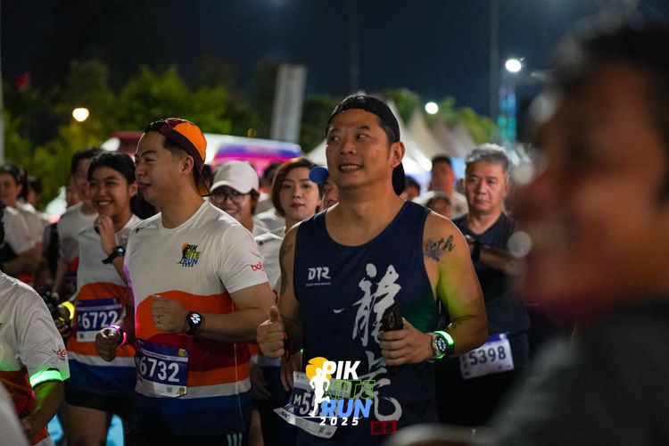 Race photo from PIK NITE RUN 2025