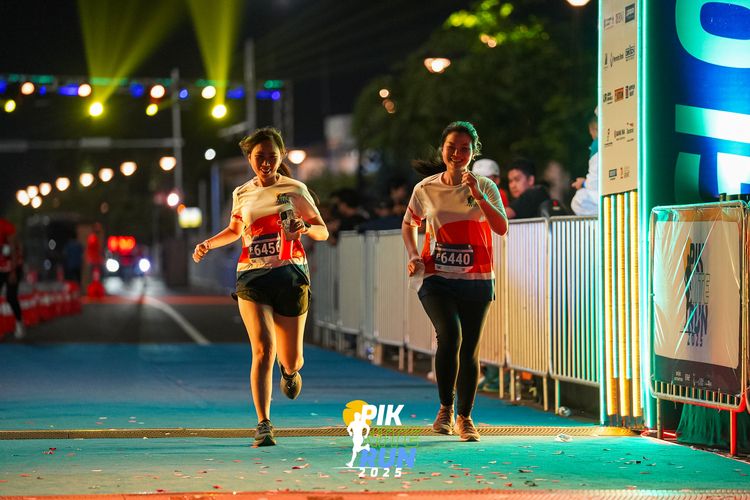 Race photo from PIK NITE RUN 2025