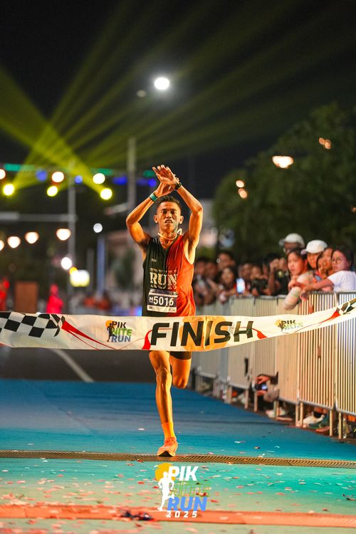 Race photo from PIK NITE RUN 2025