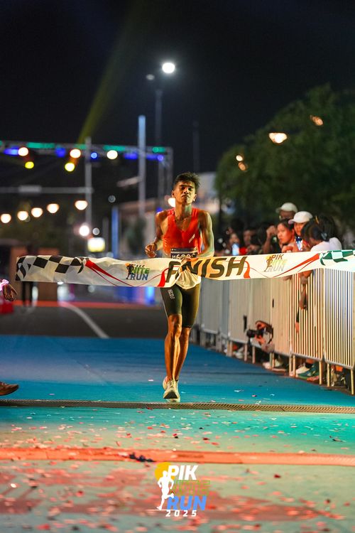 Race photo from PIK NITE RUN 2025