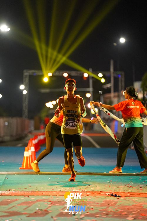 Race photo from PIK NITE RUN 2025