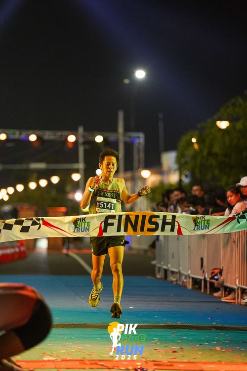 Race photo from PIK NITE RUN 2025