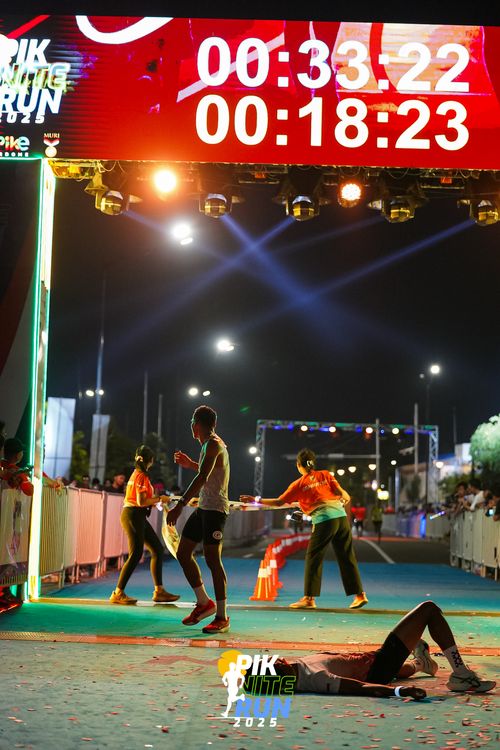 Race photo from PIK NITE RUN 2025