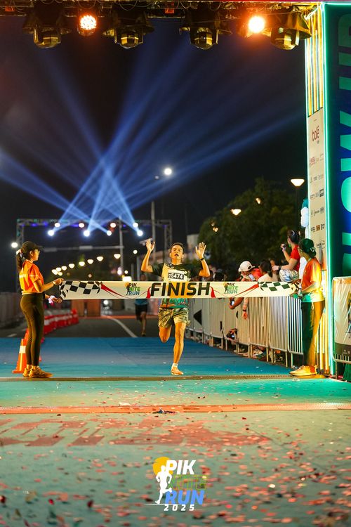 Race photo from PIK NITE RUN 2025