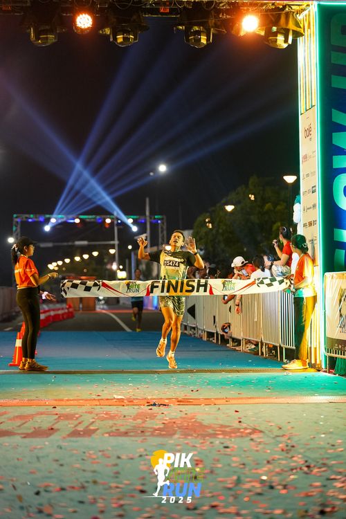 Race photo from PIK NITE RUN 2025
