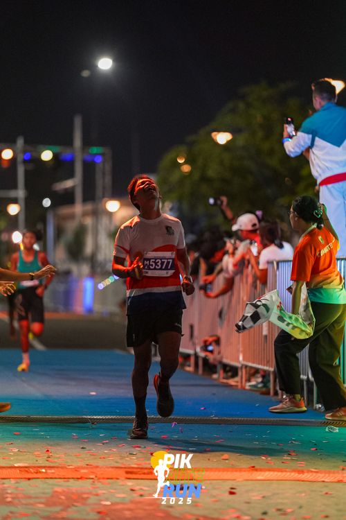 Race photo from PIK NITE RUN 2025