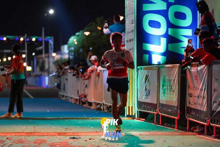 Race photo from PIK NITE RUN 2025