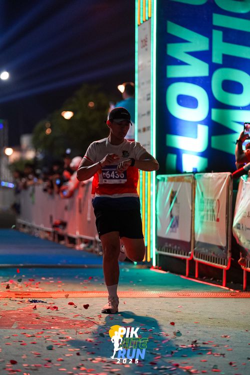 Race photo from PIK NITE RUN 2025