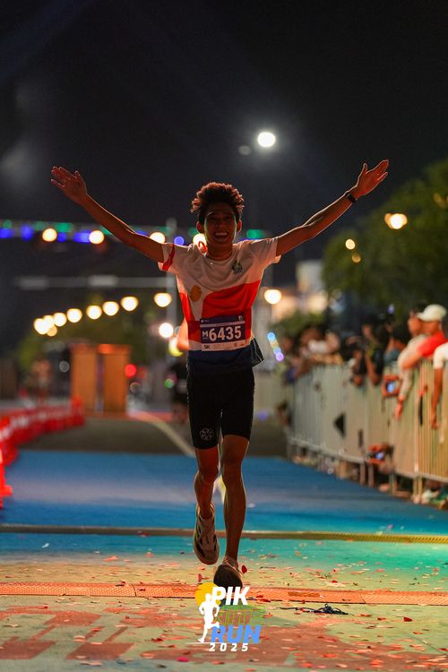Race photo from PIK NITE RUN 2025