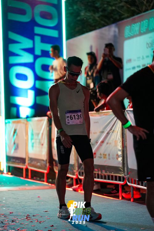 Race photo from PIK NITE RUN 2025