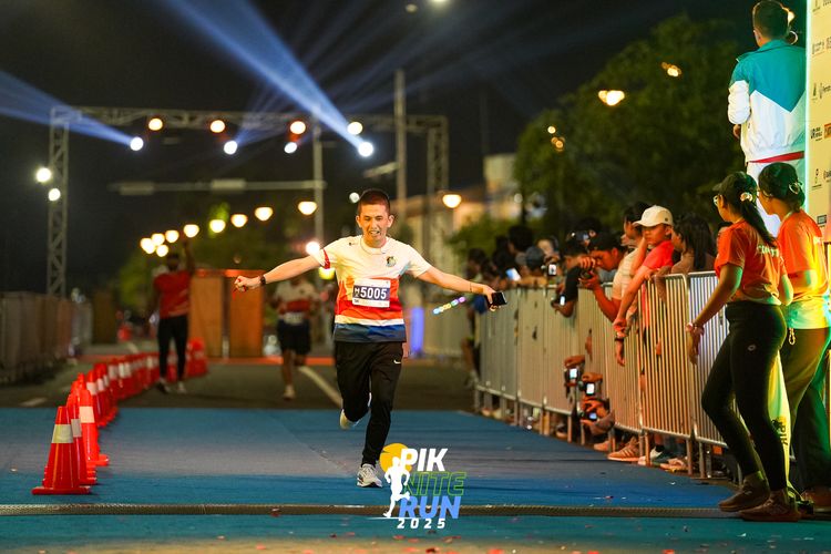 Race photo from PIK NITE RUN 2025