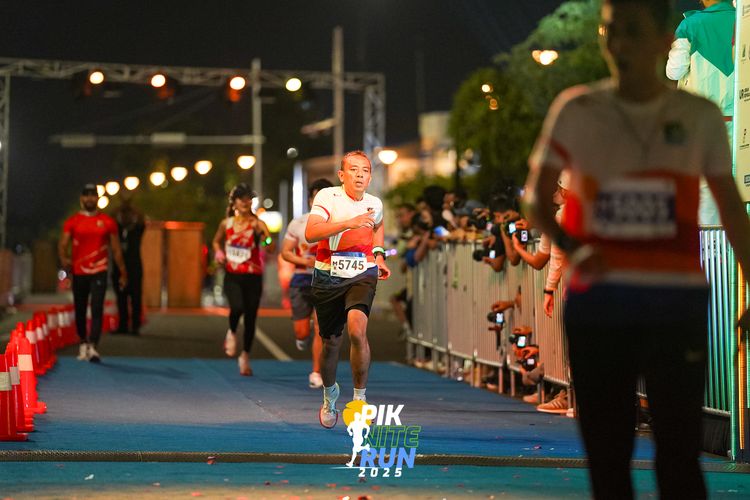 Race photo from PIK NITE RUN 2025