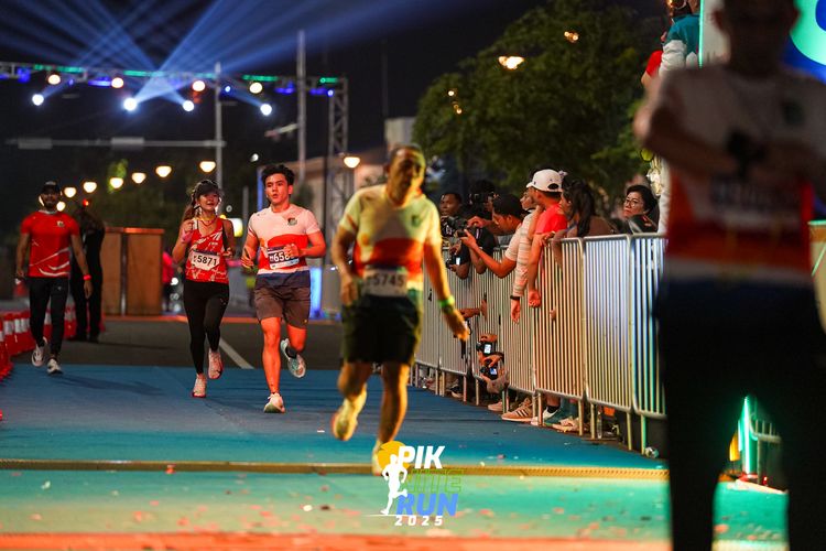 Race photo from PIK NITE RUN 2025