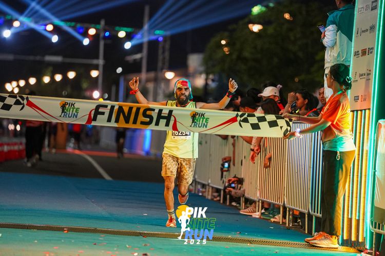 Race photo from PIK NITE RUN 2025