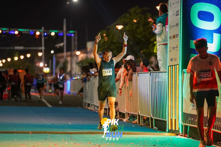Race photo from PIK NITE RUN 2025