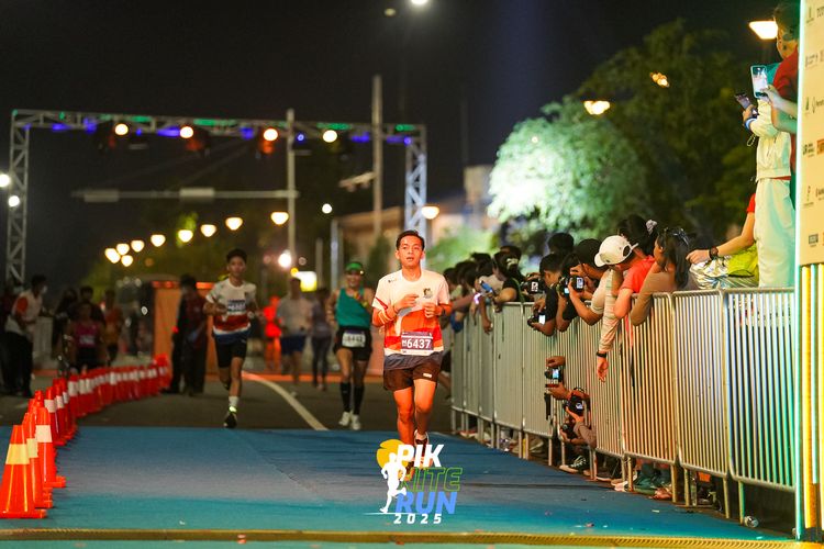 Race photo from PIK NITE RUN 2025