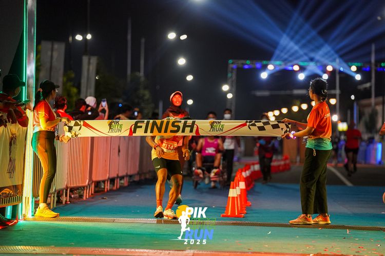 Race photo from PIK NITE RUN 2025