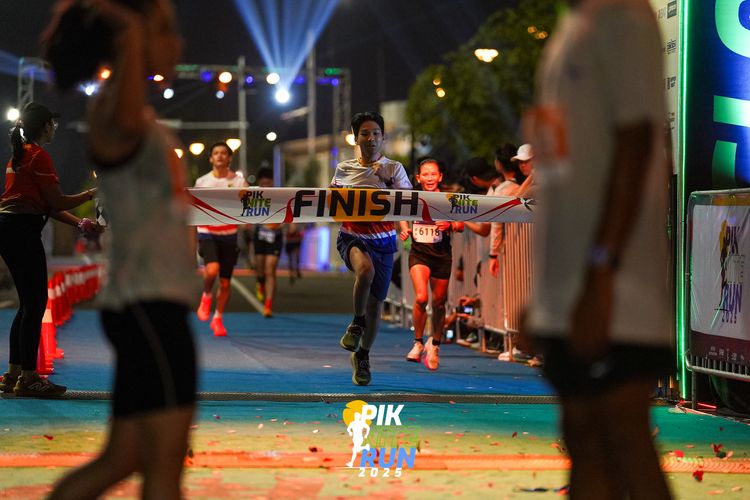 Race photo from PIK NITE RUN 2025