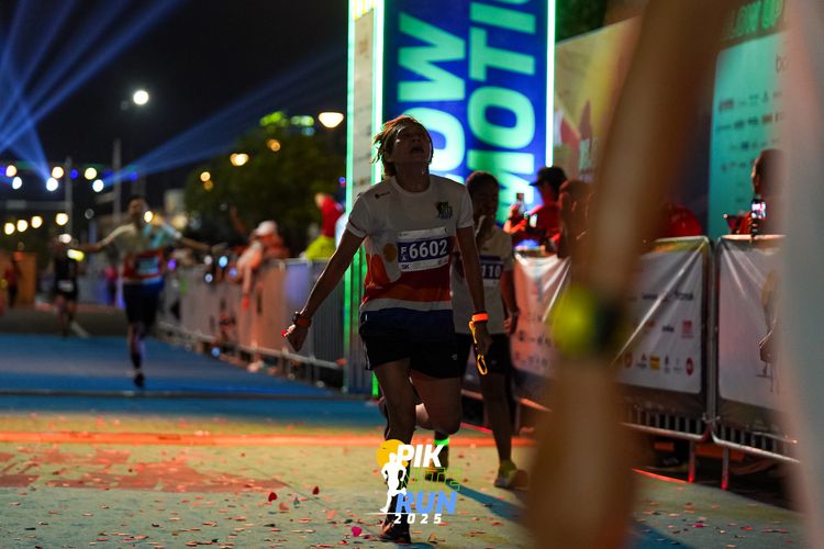 Race photo from PIK NITE RUN 2025