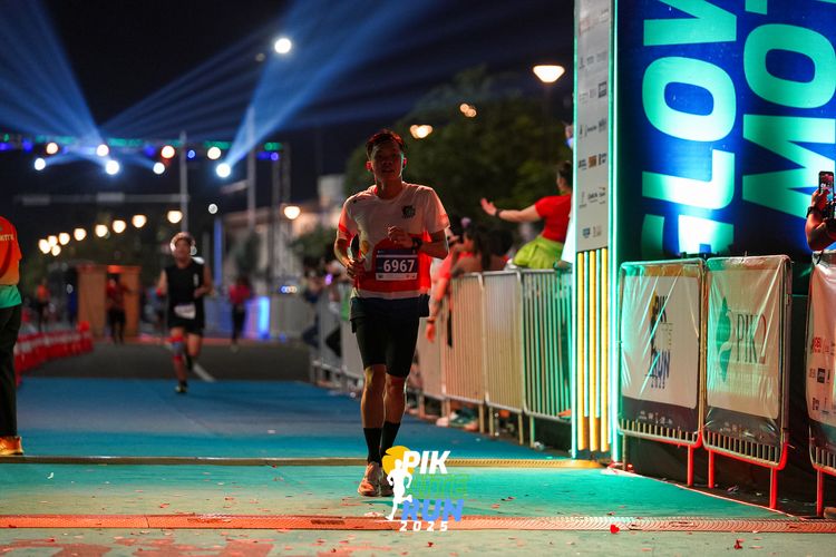 Race photo from PIK NITE RUN 2025