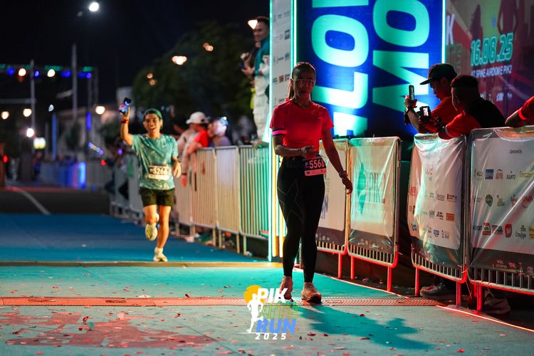 Race photo from PIK NITE RUN 2025