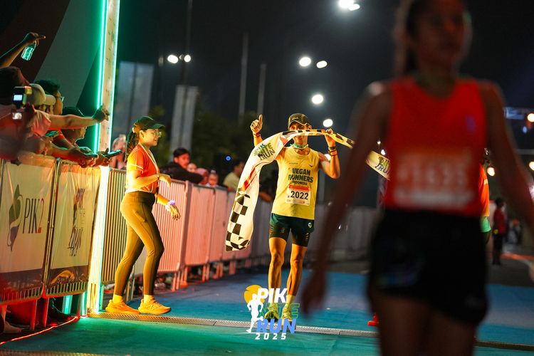 Race photo from PIK NITE RUN 2025