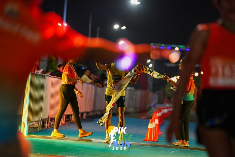 Race photo from PIK NITE RUN 2025
