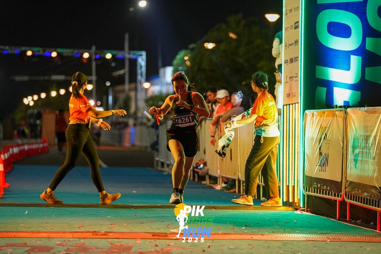 Race photo from PIK NITE RUN 2025