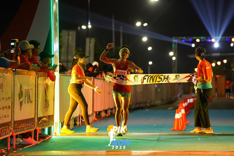 Race photo from PIK NITE RUN 2025