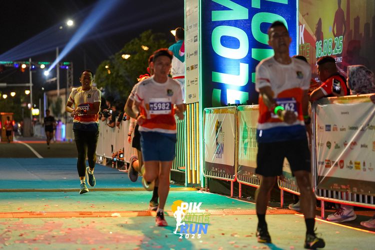 Race photo from PIK NITE RUN 2025