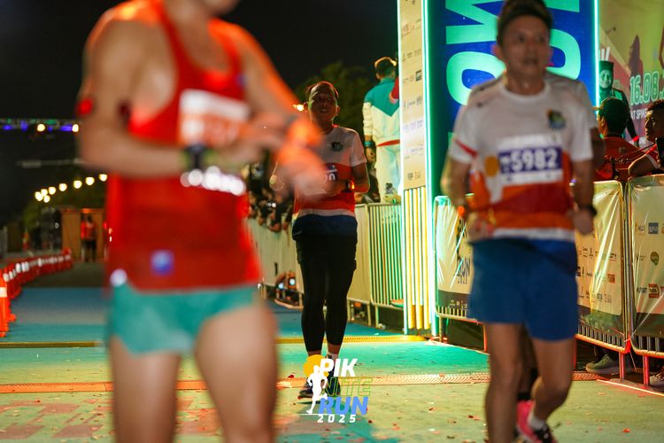 Race photo from PIK NITE RUN 2025