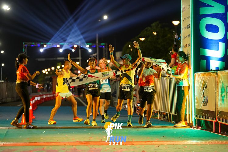 Race photo from PIK NITE RUN 2025