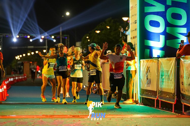 Race photo from PIK NITE RUN 2025