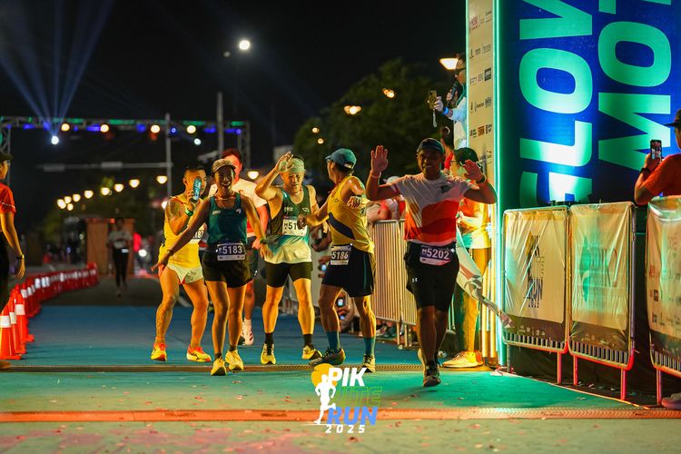 Race photo from PIK NITE RUN 2025