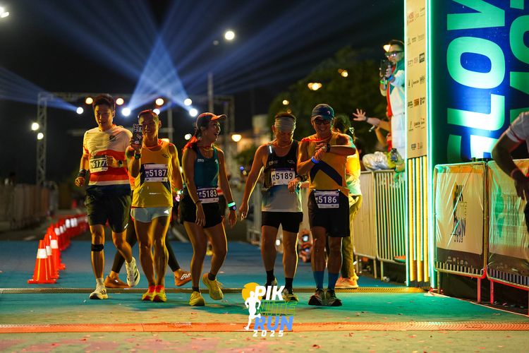 Race photo from PIK NITE RUN 2025