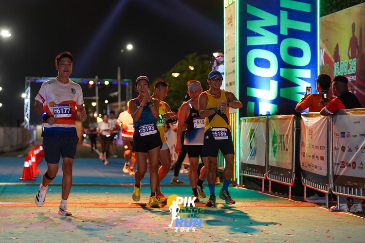 Race photo from PIK NITE RUN 2025