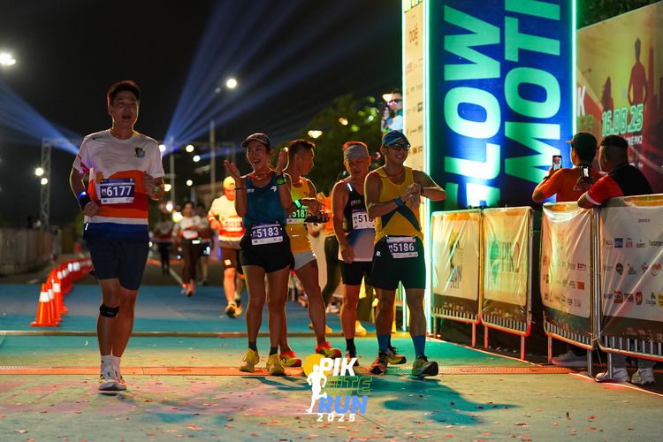 Race photo from PIK NITE RUN 2025