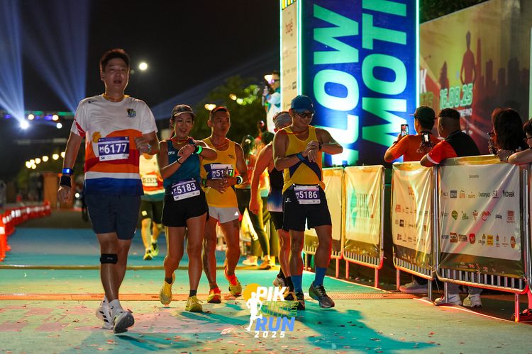 Race photo from PIK NITE RUN 2025