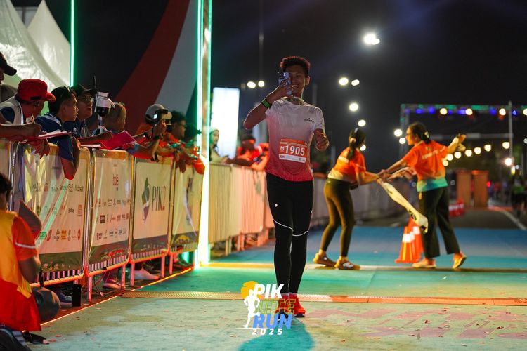 Race photo from PIK NITE RUN 2025