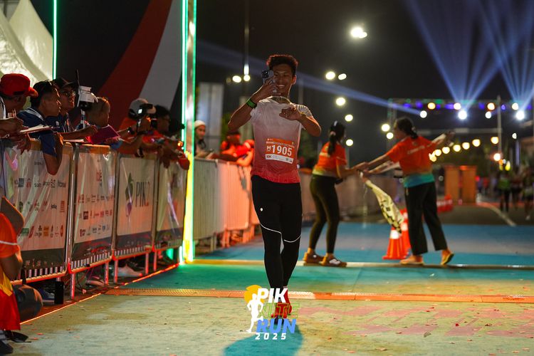 Race photo from PIK NITE RUN 2025